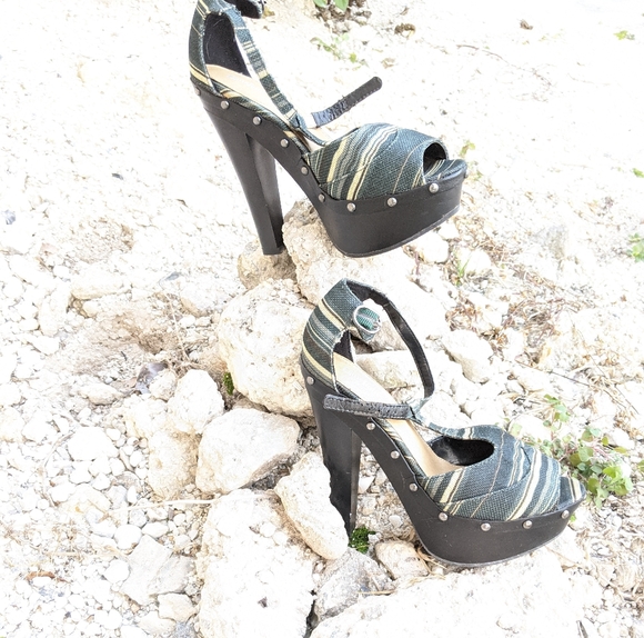 Limelight Shoes - NWB Platform Heels